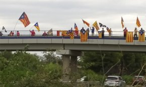 Un grup de cambrilencs participen a la campanya Ponts per la Llibertat