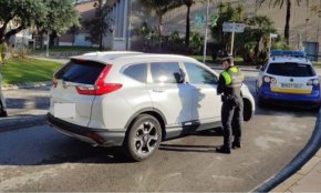 La Policia Local deté un conductor per circular amb un permís de conduir d'Ucraïna fals