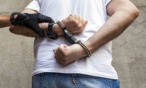 Detinguts dos homes de 19 anys, veïns de Cambrils, per agredir i robar una parella a la rambla de Jaume I