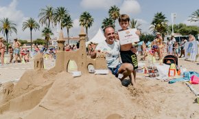 La platja del Regueral, escenari del concurs familiar de castells de sorra