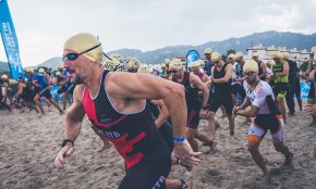 Més de 250 triatletes participen en el Triatló de l'Hospitalet de l'Infant
