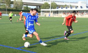 El Cambrils Unió empata a casa davant el Reddis en un vibrant partit de futbol
