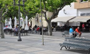 El Procicat amplia de 6 a 10 el màxim de persones en una mateixa taula a l'interior de la restauració i amplia l'aforament en competicions esportives