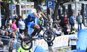Cambrils acull la quarta prova de la Copa de Trial en Bicicleta, amb la platja i la mar com a decorats de fons (Conté galeria fotogràfica)