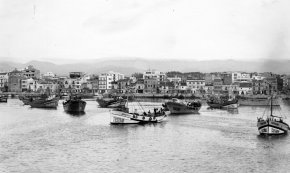 Les barques d'arrossegament a punt de fer-se a la mar / Octubre 1971