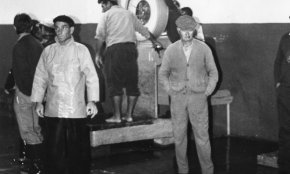Subhasta del peix a l'antiga Llotja / Octubre 1972