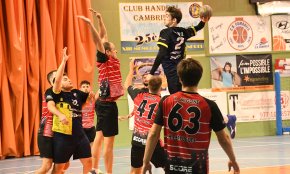 El CH Cambrils derrota a l'Handbol Esplugues i es col·loca líder de la classificació