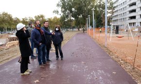 Les obres del nou passeig de vianants, que connecta la riera d'Alforja amb l'avinguda del Mestral, encaren la recta final