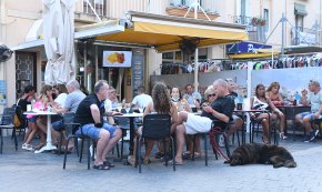 Els indicadors de la covid-19 s'enfilen a Cambrils i passen del nivell molt baix a molt alt en menys d'una setmana