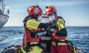 La Diputació col·labora amb Proactiva Open Arms i Creu Roja impulsant diverses accions d'ajuda humanitària