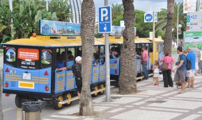 Una dona és atropellada pel trenet turístic al barri de l'Eixample