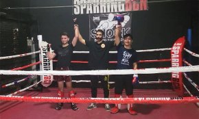 Juan Gabriel Rajahmuda del Club Muaythai i Boxa Cambrils debuta en la modalitat de kick boxing en una prova interclubs a Barcelona
