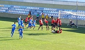 El Cambrils Unió arrenca un valuós punt del camp del Reddis, el líder del grup