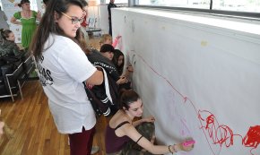 El Club Nàutic acull una exposició solidària per a la investigació de Malalties Neurodegeneratives