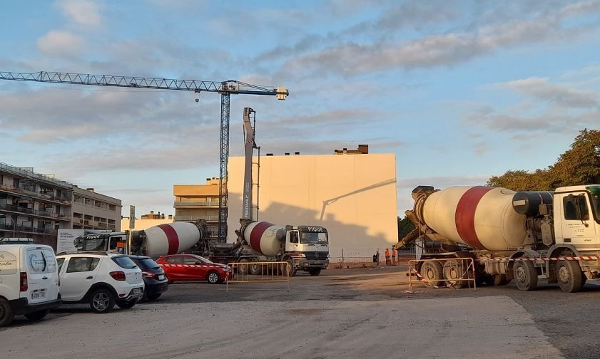 Imatge d'arxiu d'un bloc de pisos en construcció