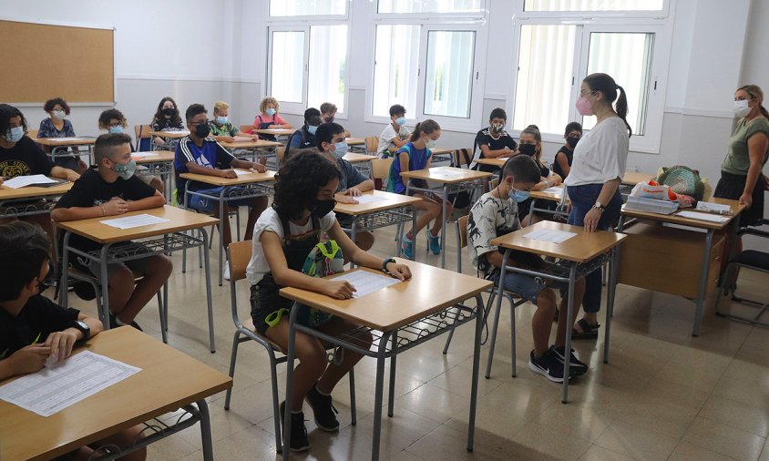 Imatge d'una aula de primer d'ESO de l'institut Ramon Barbat de Vila-seca el primer dia de curs 2021-2022