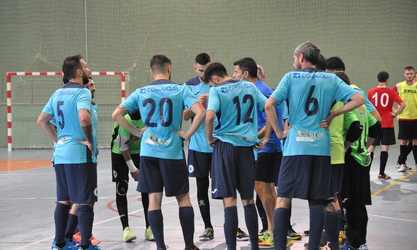 Plantilla de CFS Mediterrani durant un partit de lliga aquesta temporada