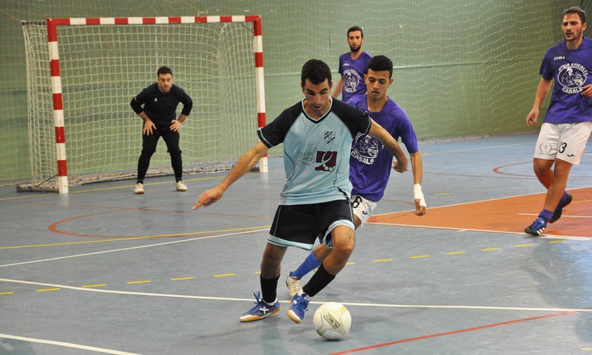 Un moment del partit entre el CFS Mediterrani i el Serveis Avícoles Casals Tortosa, disputat el passat diumenge