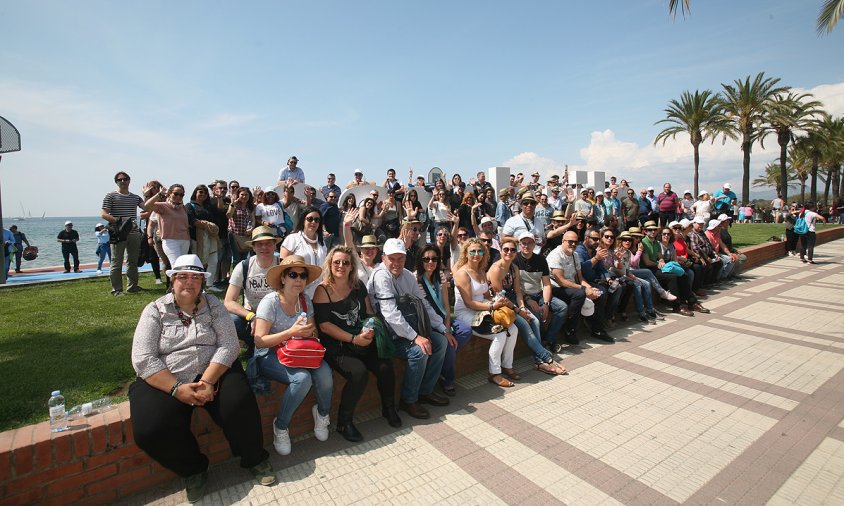 Imatge dels agents de viatge que van participar al Costa Daurada Life, a les lletres de Cambrils