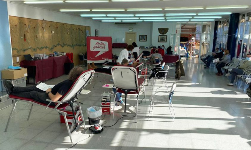 Imatge de la campanya de donació de sang que es va fer aquest passat dilluns al Casal d'Avis Baix Camp