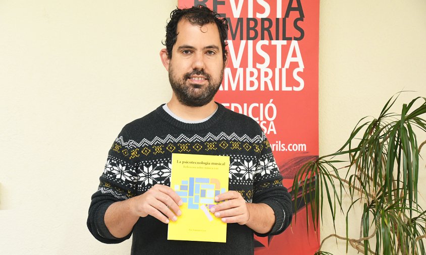 Pau Fargas amb el seu llibre