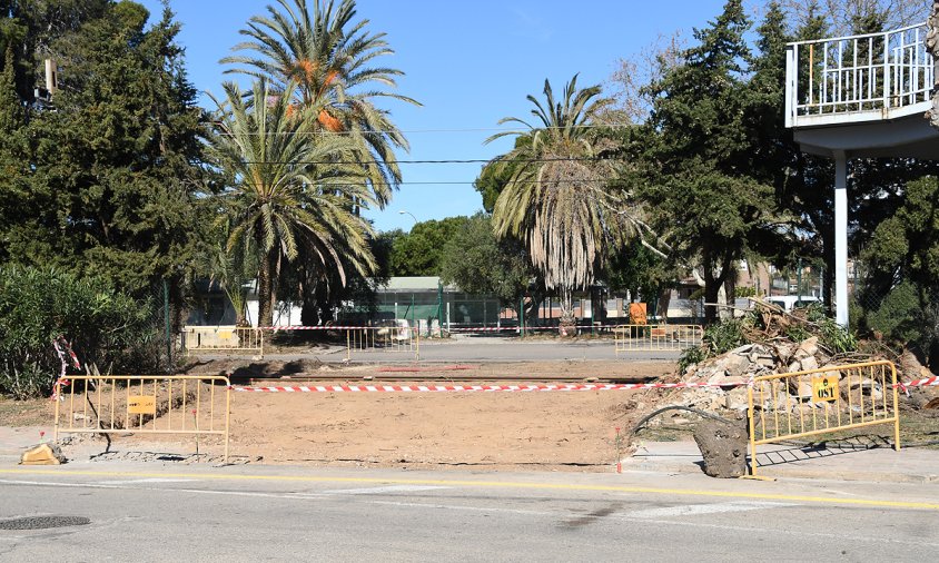 Un dels passos que travessen la via s'està fent a l'avinguda Joan XXIII