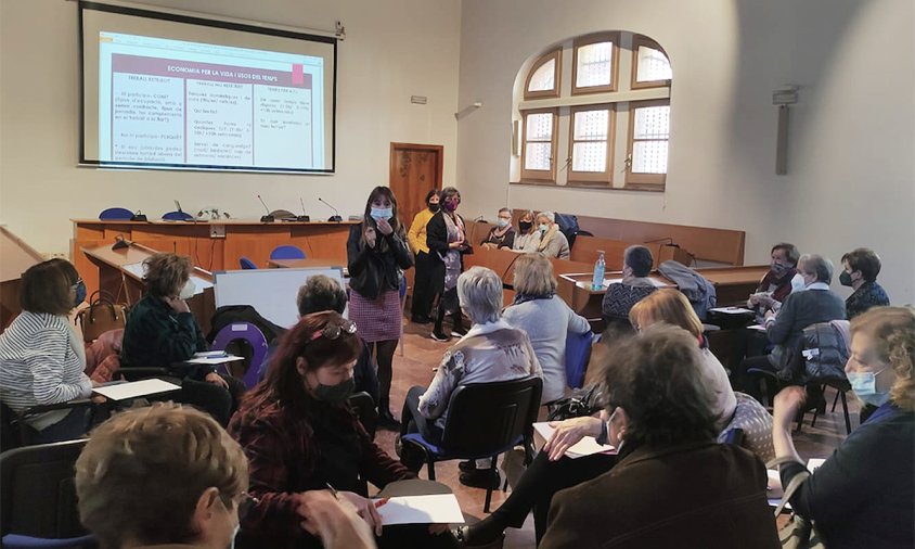 Imatge de la trobada robada participativa, aquest passat dilluns, amb les associacions de dones de la comarca per a l'elaboració del Pla de Polítiques Feministes 2022-2026 del Baix Camp
