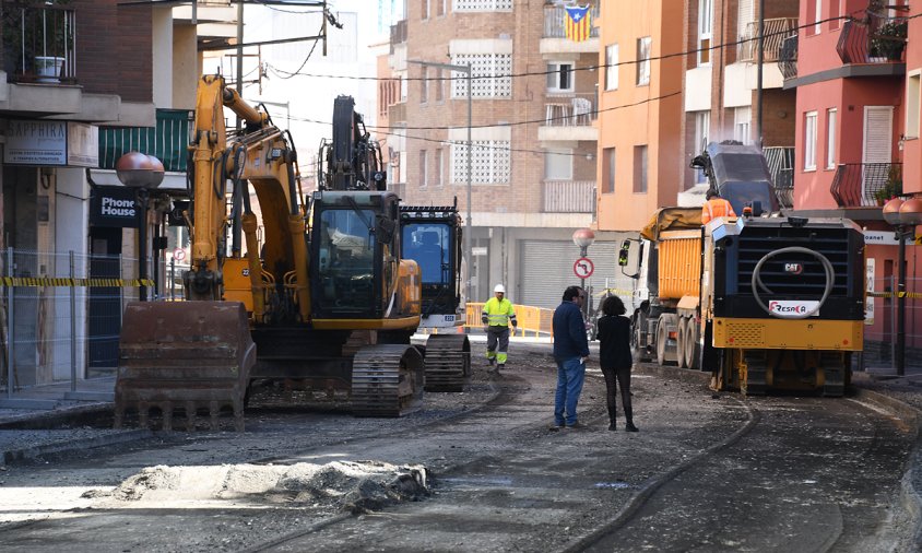 Ahir es va començar a retirar la capa d'asfalt al tram superior de la Rambla
