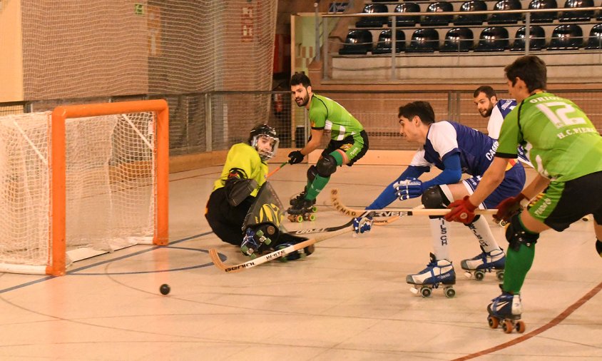 Imatge del partit disputat entre el Cambrils Ch i el Piera, aquest passat dissabte a la tarda, al Palau Municipal d'Esports
