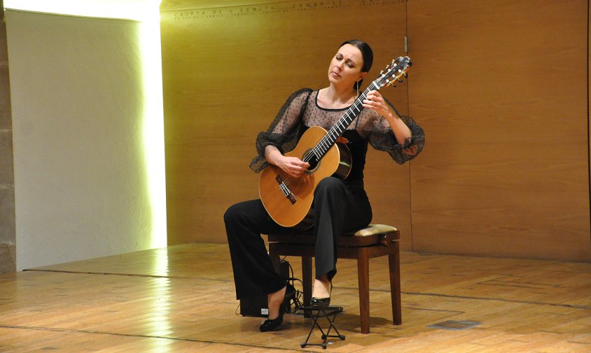 Un moment del concert de guitarra clàssica a càrrec d'Ekaterina Zàytseva
