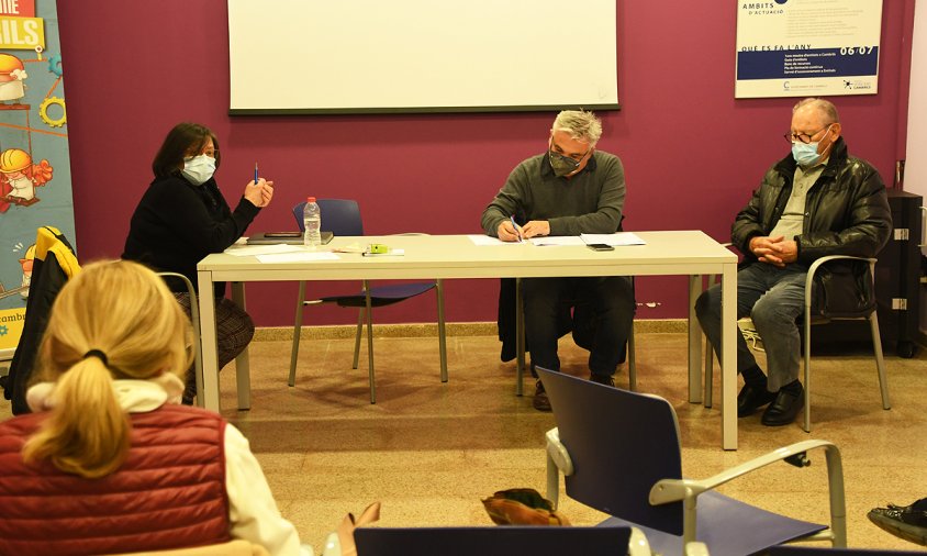 Un moment de l'assemblea de l'Associació Salvem el Port