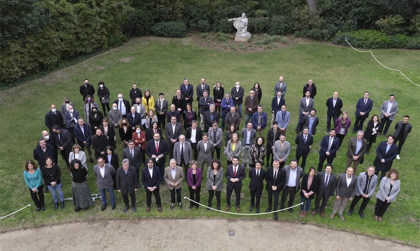 Foto de grup dels assistents a la Cimera de la Qualitat de l'Aire celebrada, ahir, al Palau de Pedralbes de Barcelona