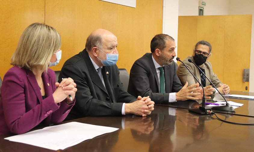 Noemí Llauradó, presidenta de la Diputació; Joan Sabaté subdelegat del Govern de l'Estat a Tarragona; Xavier Flores, secretari general d'infraestructures del Mitma i David Prat, director general de Transports i Mobilitat del Govern