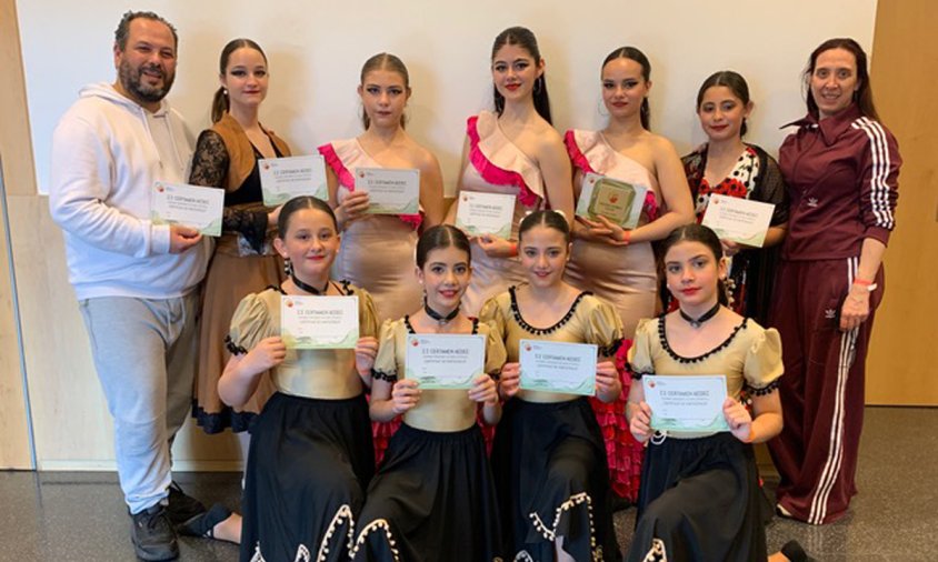 Alumnes de Dansa Espanyola i Flamenc, juntament amb el professor Kiko Moreno i la directora Elena Alcalá, van participar al II Certamen AEDEC