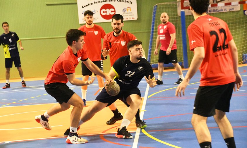 El CH Cambrils va derrotar el Castellbisbal en el partit disputat aquest passat dissabte a la tarda al Palau Municipal d'Esports