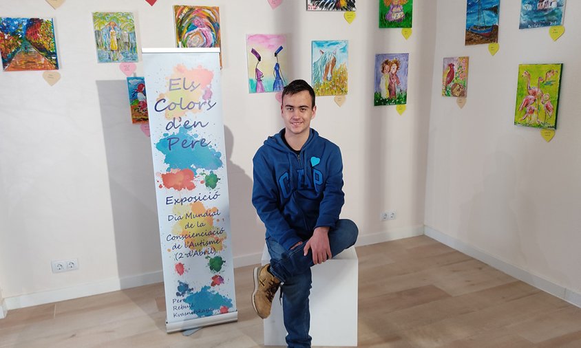 En Pere Rebull, a la seva exposició «Els colors d'en Pere»