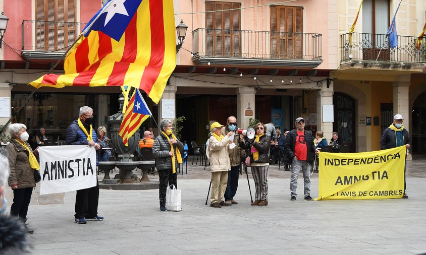 Un moment de la concentració de les Àvies i Avis, ahir, a la plaça de la Vila