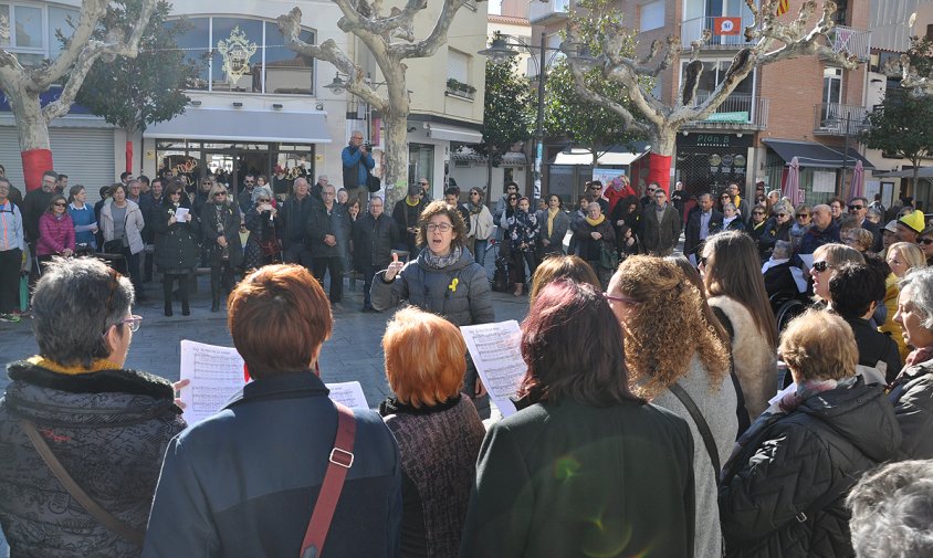 Cantada de nadales per la llibertat, el passat diumenge al matí a la plaça de l\'església de Sant Pere