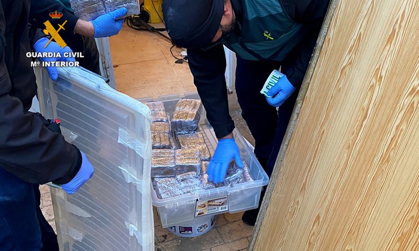Imatge de l'operatiu contra el narcotràfic a càrrec de la Guàrdia Civil