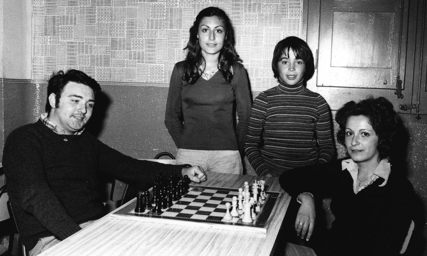 Jugadors locals d'escacs que van aconseguir triomfs provincials amb l'entrenador J.A. Campos / Abril 1976