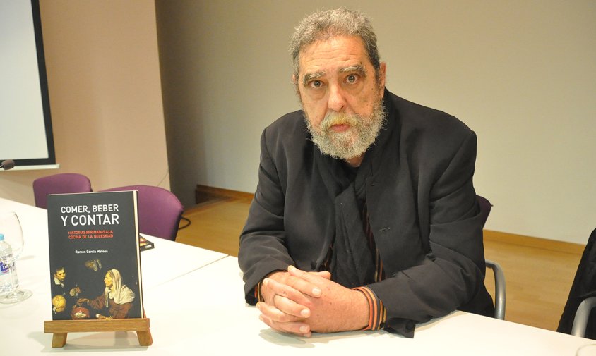 Ramón García Mateos amb el seu nou llibre