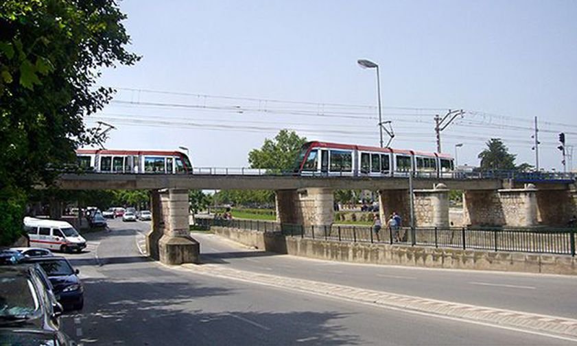 Recreació feta per la pròpia Generalitat fa 7 anys, del pas del tramvia sobre el pont de la riera d'Alforja