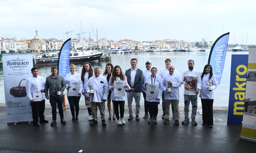 Foto de grup amb restauranters, autoritats i patrocinadors de les lornades del Romesco