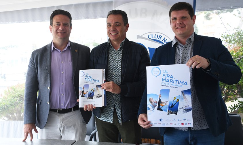 L'alcalde, Oliver Klein; el president del Club Nàutic Cambrils, Ramon Vallverdú, i el regidor de Promoció Econòmica, Juan Carlos Romera, en la presentació de la Fira Marítima