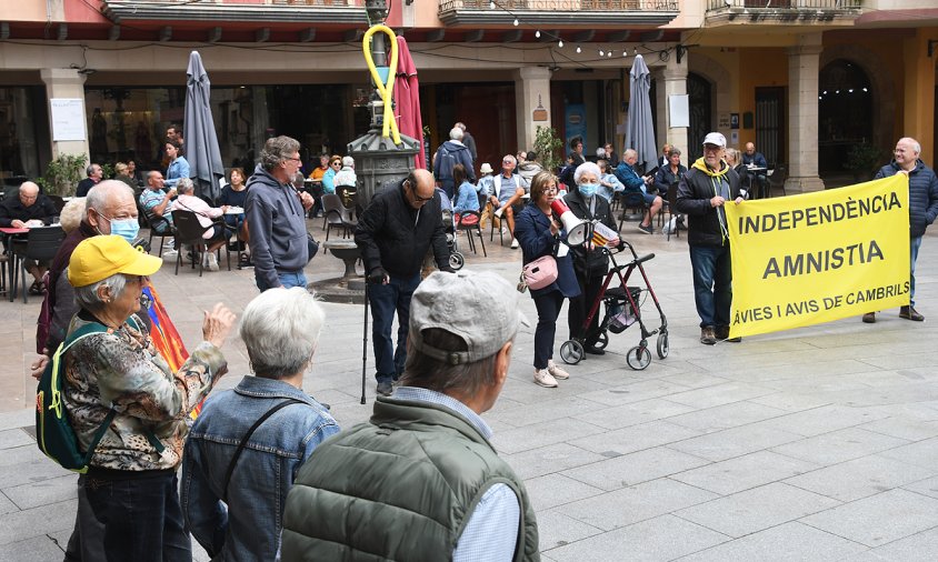 Imatge de la concentració de les Àvies i Avis, ahir, a la plaça de la Vila