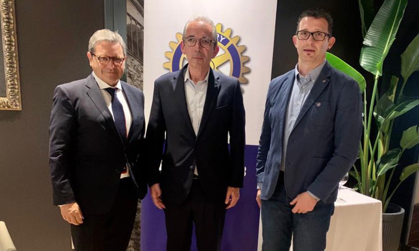 Francesc Garriga, Delfín Robinat i Carles Rovira, ahir, en la darrera trobada del Rotary Cambrils