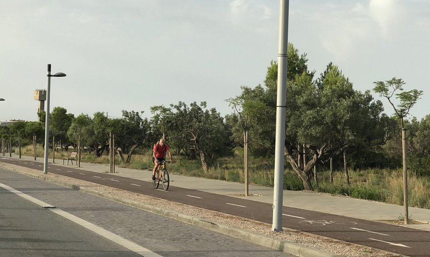 Un dels trams de carril bici existent a l'Hospitalet de l'Infant