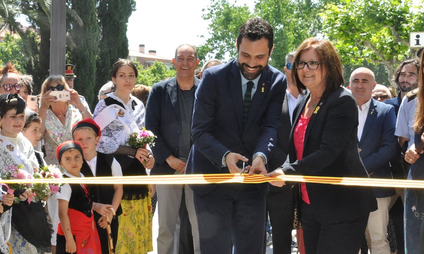 Tall protocol·lari de la cinta, divendres al migdia, a càrrec del president del Parlament, Roger Torrent, i l'alcaldessa de Cambrils, Camí Mendoza