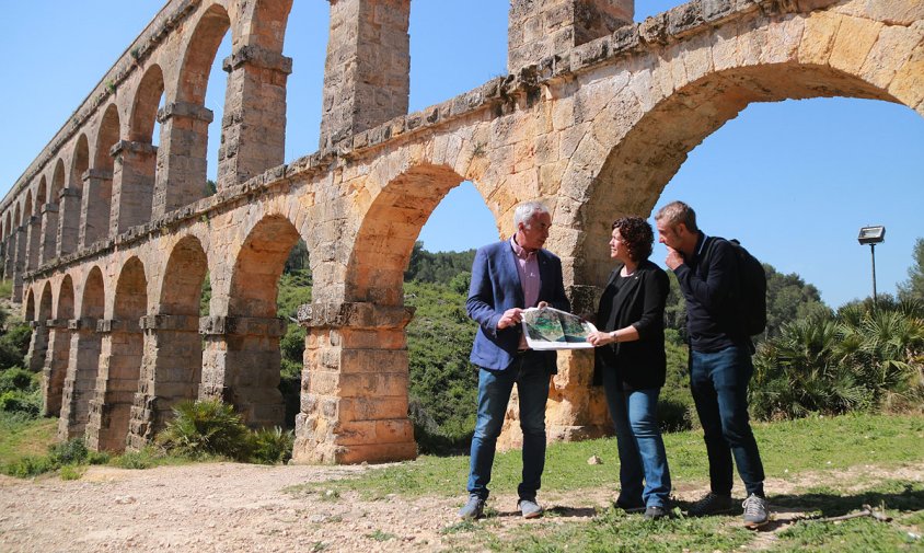 La directora general d'ecosistemes forestals Anna Sanitjas, el director de Serveis Territorials Àngel Xifré i el cap de secció de boscos d'Acció Climàtica Carles Miranda expliquen el pla de prevenció d'incendis