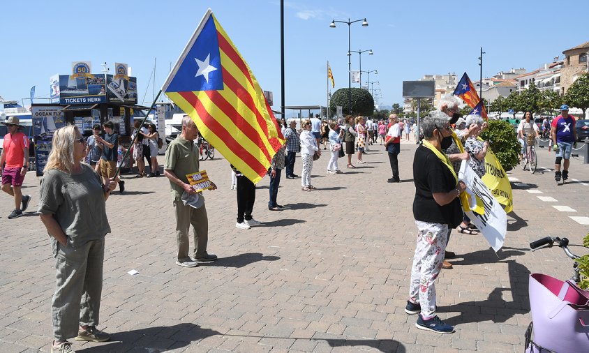 Imatge de la concentració de les Àvies i Avis, ahir al matí, al port